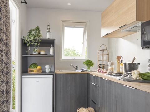MOBILHOME 6 personnes - PRIVILEGE 30-2 - maxi 4 adultes - TV, 2 chambres (lit 160*200), environ 30m², lave-vaisselle, grille-pain, machine expresso, 2 transats