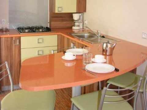 MOBILHOME 6 personnes - CLASSIC 30-3LS (Mobil home Visio) >10ans - maxi 4 adultes - TV, 3 chambres (lits superposés), environ 30m²