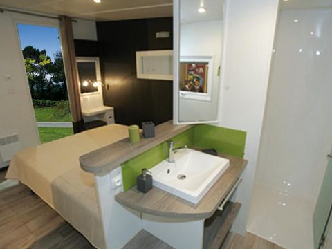 MOBILHOME 5 personnes - CONFORT 35-2-2 (Mobil-home Taos) - TV, 2 ch + 2 sdb (lits superposés), env 35m² - MAX 4 ADULTES /