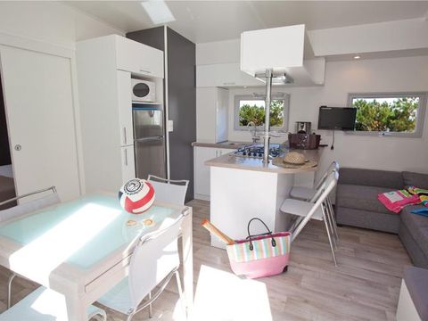 MOBILHOME 5 personnes - CONFORT 35-2-2 (Mobil-home Taos) - TV, 2 ch + 2 sdb (lits superposés), env 35m² - MAX 4 ADULTES /