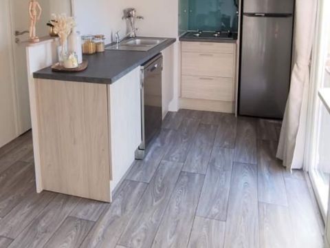 MOBILHOME 8 personnes - PRIVILEGE 40-4 (Mobil-home) - TV, LV, grille-pain, caf expresso, 4 ch, env. 40m² - MAX 7 ADULTES /