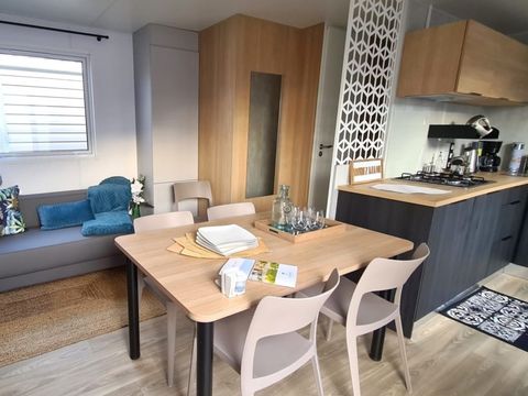 Mobilhome 8 personnes - PREMIUM 40-3-2 BALNEO - 3 chambres + 2 salles d'eau NEW23 - MAXIMUM 6 ADULTES /
