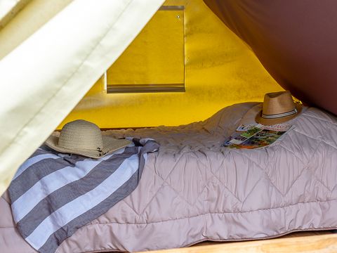 Tente en toile et en bois 2 personnes - Bivouac sur pilotis 1 chambre