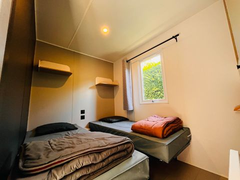 Mobilhome 4 personnes - NEW -Standard Plus 26m² - 2 chambres - Terrasse - TV - Climatisation
