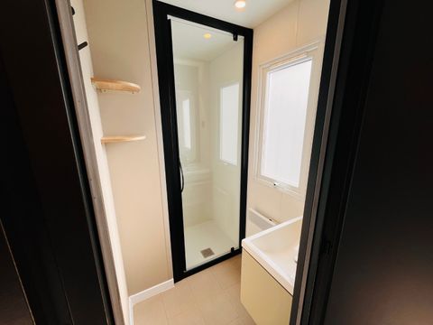 Mobilhome 4 personnes - NEW -Standard Plus 26m² - 2 chambres - Terrasse - TV - Climatisation