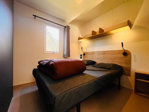 Mobilhome 4 personnes - NEW -Standard Plus 26m² - 2 chambres - Terrasse - TV - Climatisation