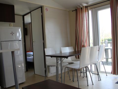 Mobilhome 6 personnes - Famille Standard 34m² - 3 chambres - Terrasse intégrée 6m² - TV - Clim - Kit bébé