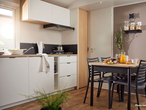 Mobilhome 6 personnes - NEW - Home Flower Premium 35 m² - 3 chambres - + terrasse semi-couverte 18m² - Lave-vaisselle - TV - Plancha