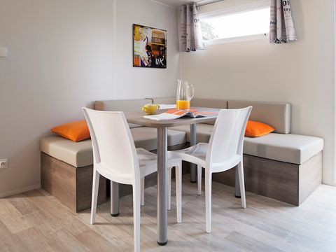 MOBILHOME 4 personnes - Confort 25m² (2 chambres) + terrasse semi-couverte 10m² + TV | 4 personnes