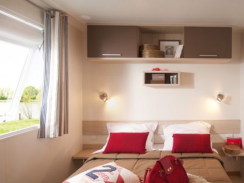 MOBILHOME 5 personnes - remium 30m² (2 chambres) + terrasse couverte 10m² + draps + serviettes + LV + TV 4/5 pers. MOBILHOME 5 personnes - remium 30m² (2 chambres) + terrasse couverte 10m² + draps + serviettes + LV + TV 4/5 pers.