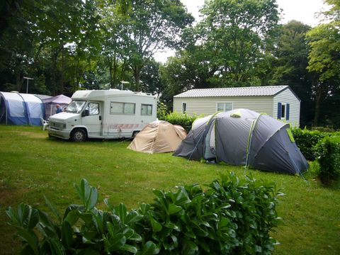 Emplacement - Emplacement Nature Camping tente, caravane, camping car - surface >100m² MAXI 4 PERS