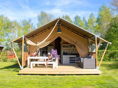 Tente en toile et en bois 6 personnes - ESTRELLA PARADIS Extra Lodge Nomad grand confort comme à la maison 35m2 - 6 personnes