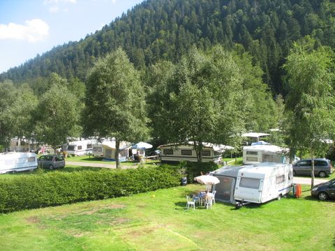 Emplacement - Forfait Privilège +100 m² (1 tente, caravane + 1 voiture ou camping-car / électricité 10A)
