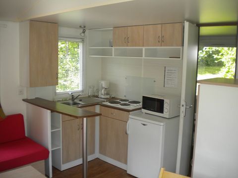 MOBILHOME 4 personnes - Mobil-home Confort 20m² (2 chambres) + TV + Terrasse semi-couverte 16m²