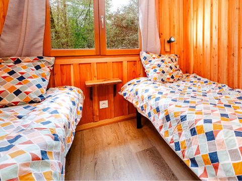 HÉBERGEMENT INSOLITE 4 personnes - La maison des mineurs - 2 chambres - sans sanitaires