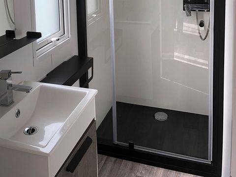 MOBILHOME 6 personnes - Confort 32m² - 3 chambres + terrasse semi-couverte