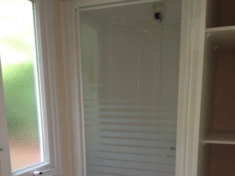 Mobilhome 4 personnes - BIKINI - 1 chambre + salon convertible 2/4 Personnes