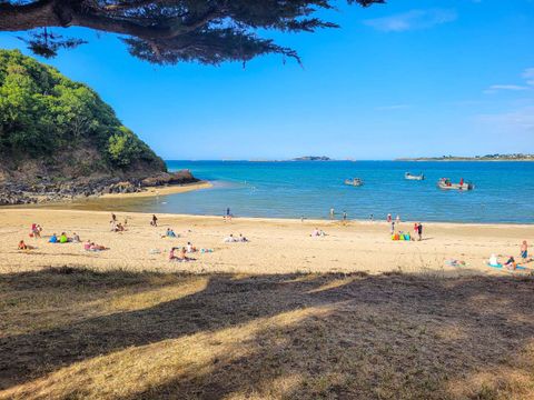 Camping Mirabel Les 4 Vaulx - Camping Côtes-d'Armor