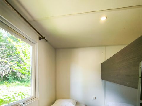 MOBILHOME 4 personnes - Confort 32m² - 2 chambres + terrasse + TV + Clim -