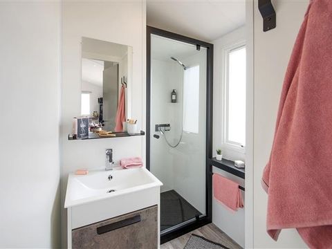 MOBILHOME 4 personnes - "BAHIA Confort +" 27m² - 2 chambres - Terrasse couverte - Lave vaisselle