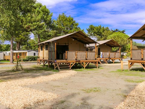 TENTE TOILE ET BOIS 5 personnes - Confort 34m² (2 chambres) - avec sanitaires