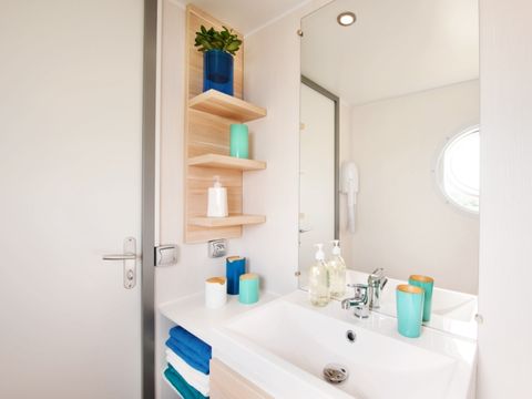 MOBILHOME 4 personnes - Confort 28m² (2 chambres) + Terrasse + TV
