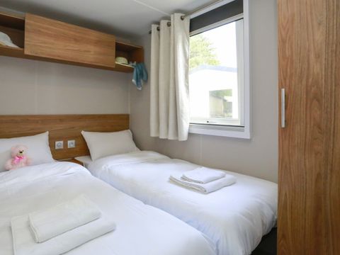 MOBILHOME 6 personnes - Premium 40m² (3 chambres) - 2 salles de bain + Terrasse + TV + lave-vaisselle