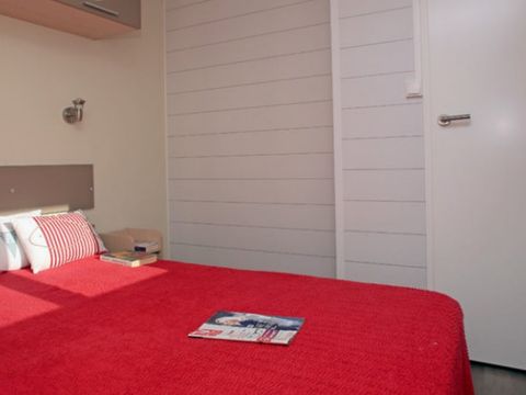 Mobilhome 4 personnes - 2 chambres avec terrasse