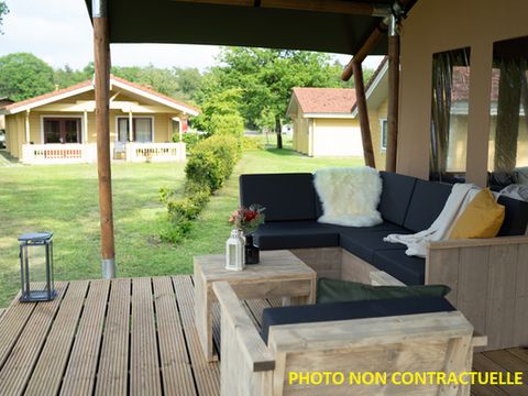 TENTE TOILE ET BOIS 6 personnes - Tente Safari 49 m² avec sanitaires + terrasse 15 m²