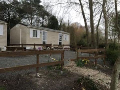 MOBILHOME 2 personnes - 02-Mobil-Home Mitoyen Standard 17m2 (1ch - 1/2 pers.) + TV + Clim - prix pour 2 personnes