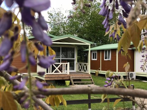 CHALET 2 personnes - 06-Chalet Confort 24m2 (2ch - 1/5 pers.) + Terasse couverte + TV + Clim - prix pour 2 personnes