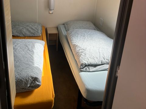 MOBILHOME 2 personnes - 13-La Folle entreprise 32m2 (2ch - 2/6pers.) + Jaccuzzi + Lits faits + serviette + kit boissons + TV - prix pour 2 personnes