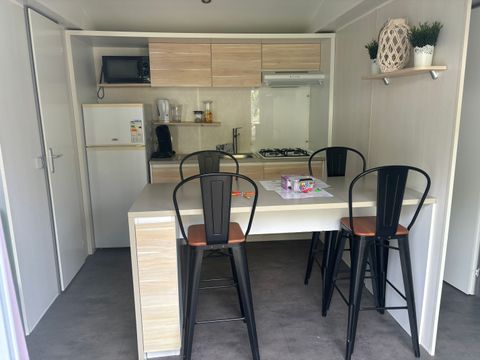 MOBILHOME 2 personnes - 13-La Folle entreprise 32m2 (2ch - 2/6pers.) + Jaccuzzi + Lits faits + serviette + kit boissons + TV - prix pour 2 personnes