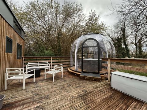 HÉBERGEMENT INSOLITE 2 personnes - 16-Tiny House 17m2 (2ch - 1/4 pers.) + Jaccuzzi + Lits faits + serviette + kit boisson + TV + clim - prix pour 2 personnes