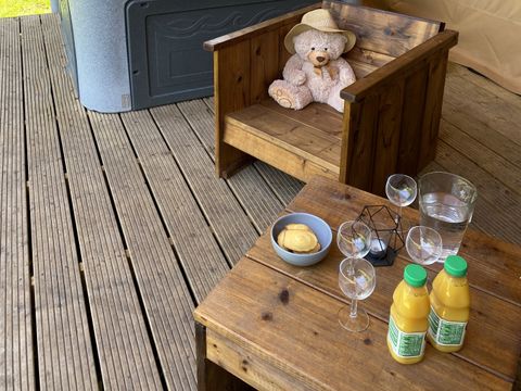 TENTE TOILE ET BOIS 2 personnes - 17-Tente safari Woody Deluxe 30m2 (2ch - 2/5 pers.) + Jaccuzzi + Lits faits + serviette + kit boisson - prix pour 2 personnes