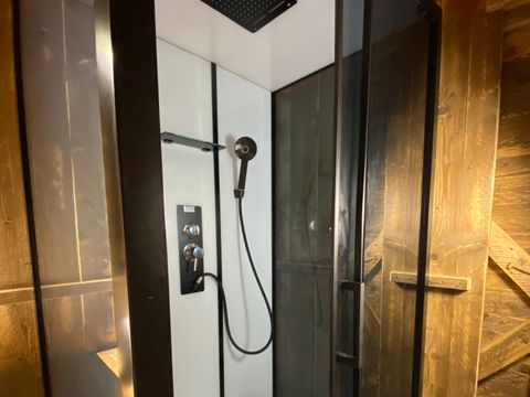 TENTE TOILE ET BOIS 2 personnes - 17-Tente safari Woody Deluxe 30m2 (2ch - 2/5 pers.) + Jaccuzzi + Lits faits + serviette + kit boisson - prix pour 2 personnes