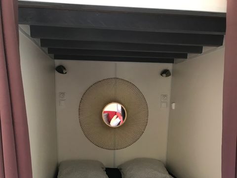 Hébergement 2 personnes - 18-Château Mobile 28m2 (2ch - 2/6pers.) + TV+Clim + Jaccuzzi + lit faits + serviettes + kit boissons - prix pour 2 personnes