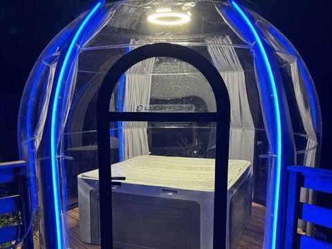 Hébergement 2 personnes - 18-Château Mobile 28m2 (2ch - 2/6pers.) + TV+Clim + Jaccuzzi + lit faits + serviettes + kit boissons - prix pour 2 personnes