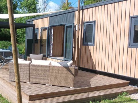 Tente en toile et en bois 2 personnes - 21-Lodge de Luxe + jacuzzi plein air+ lits faits + serviettes + kit boissons chaudes - prix pour 2 personnes