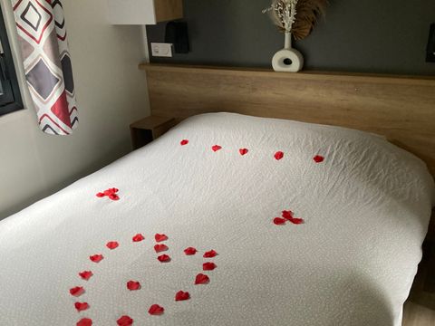 TENTE TOILE ET BOIS 2 personnes - 21-Lodge de Luxe + jacuzzi plein air+ lits faits + serviettes + kit boissons chaudes - prix pour 2 personnes