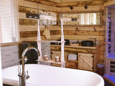 TENTE TOILE ET BOIS 2 personnes - Cabane du Castor (Sauna,douche,baignoire,poêle à bois)