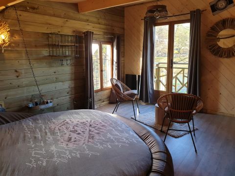 TENTE TOILE ET BOIS 2 personnes - Cabane du Castor (Sauna,douche,baignoire,poêle à bois)