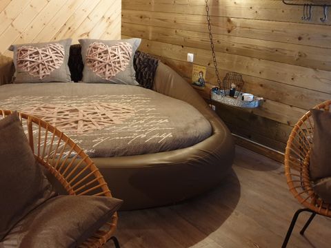 TENTE TOILE ET BOIS 2 personnes - Cabane du Castor (Sauna,douche,baignoire,poêle à bois)
