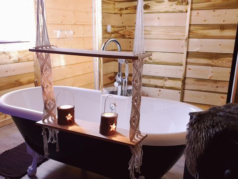 TENTE TOILE ET BOIS 2 personnes - Cabane du Castor (Sauna,douche,baignoire,poêle à bois)