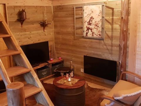 HÉBERGEMENT INSOLITE 2 personnes - Cabane de L'orpailleur (poêle bois, baignoire, douche)