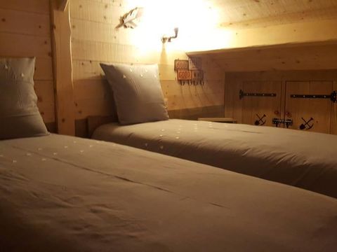 HÉBERGEMENT INSOLITE 2 personnes - Cabane de L'orpailleur (poêle bois, baignoire, douche)