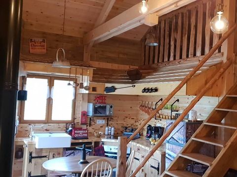 HÉBERGEMENT INSOLITE 2 personnes - Cabane de L'orpailleur (poêle bois, baignoire, douche)