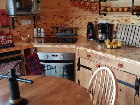 HÉBERGEMENT INSOLITE 2 personnes - Cabane de L'orpailleur (poêle bois, baignoire, douche)