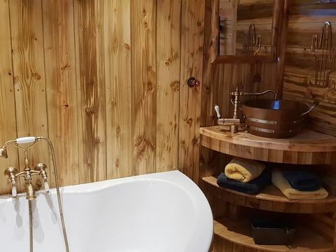 HÉBERGEMENT INSOLITE 2 personnes - Cabane de L'orpailleur (poêle bois, baignoire, douche)