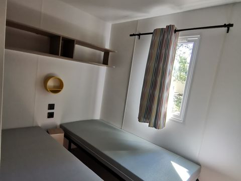 MOBILHOME 4 personnes - Standard 26m² - 2 chambres + Terrasse + TV + Clim